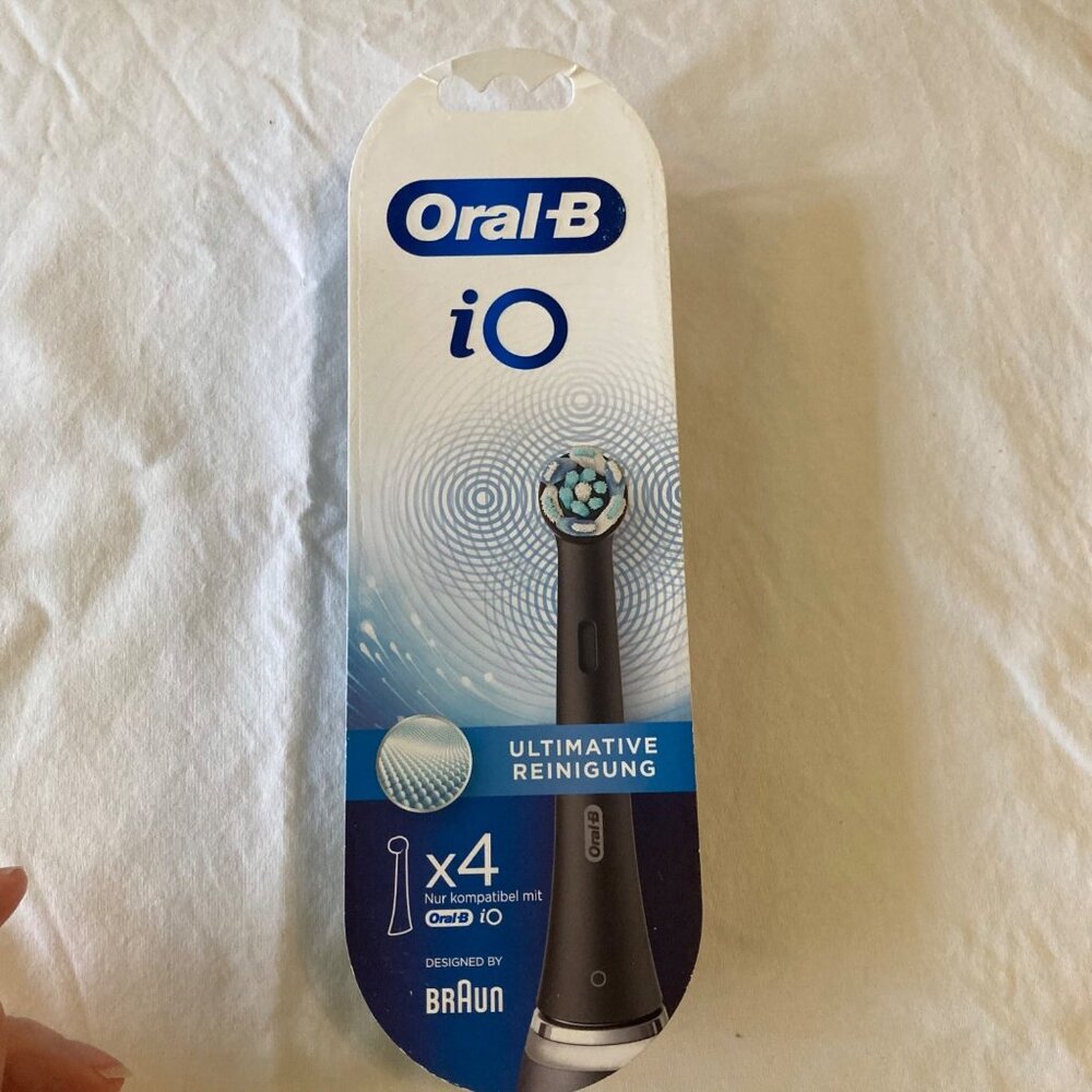 Oral B iO Ultimate Cleaning Toothbrush Heads Black x 4 NIB‎